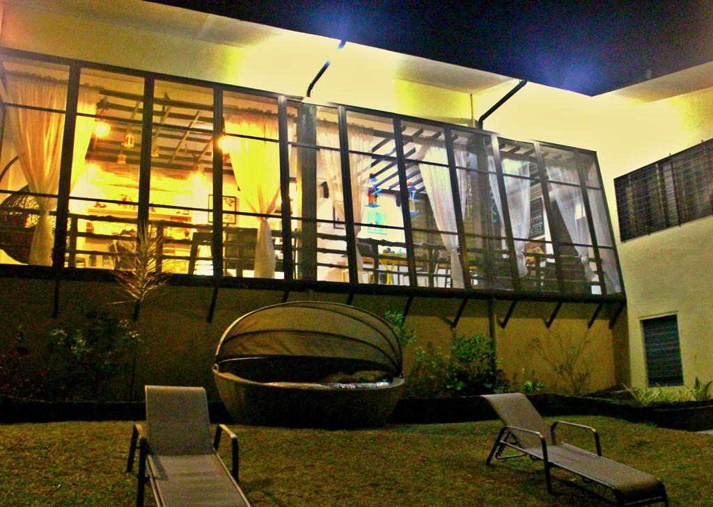 Tagaytay Garden Budgetel - City Center Tagaytay City ภายนอก รูปภาพ
